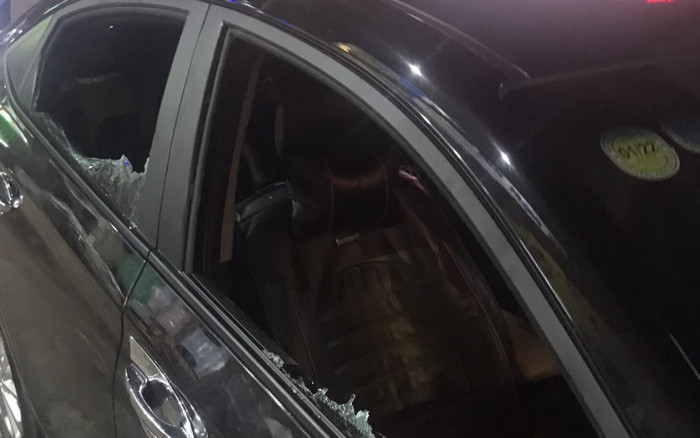 Công an nổ súng, đập vỡ kính ô tô của nghi phạm giết người Ảnh 2