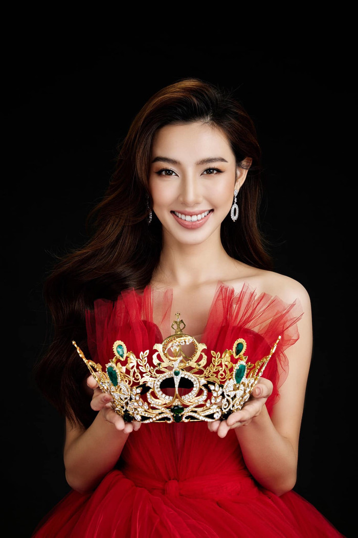 Thùy Tiên đẹp mê ly với vương miện Miss Grand 2021: Hẹn gặp fan Việt vào lễ tri ân hoành tráng Ảnh 2