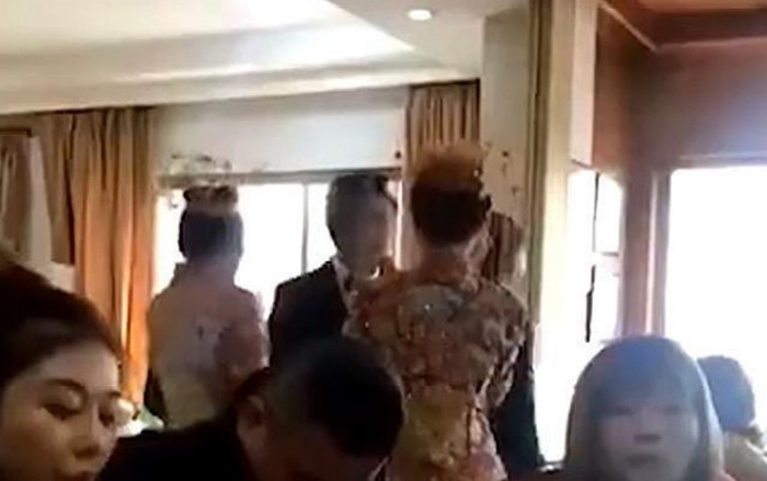 Sự thật hình ảnh một chú rể cưới hai chị em sinh đôi, được nhà, ô tô sang gây xôn xao Ảnh 2