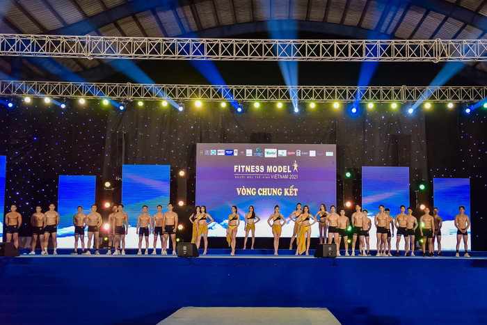 Hoa hậu Đại dương Đặng Thu Thảo lộng lẫy như nữ thần đi chấm thi nhan sắc Ảnh 16