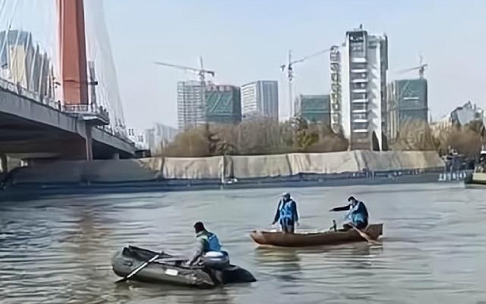 Mới đi làm được 4 tháng, thầy giáo 24 tuổi nhảy sông tự tử, nguyên nhân xuất phát từ học sinh Ảnh 2