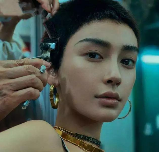 Loạt mỹ nhân Cbiz thử sức với tóc ngắn tomboy: Nhiệt Ba kém khí chất, Dương Mịch bị 'trùm cuối' lấn át Ảnh 9