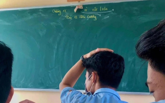 Thầy giáo để 200 nghìn lên bảng và những đường vẽ lạ, học trò nhìn kỹ mới hiểu dụng ý thực tế Ảnh 2