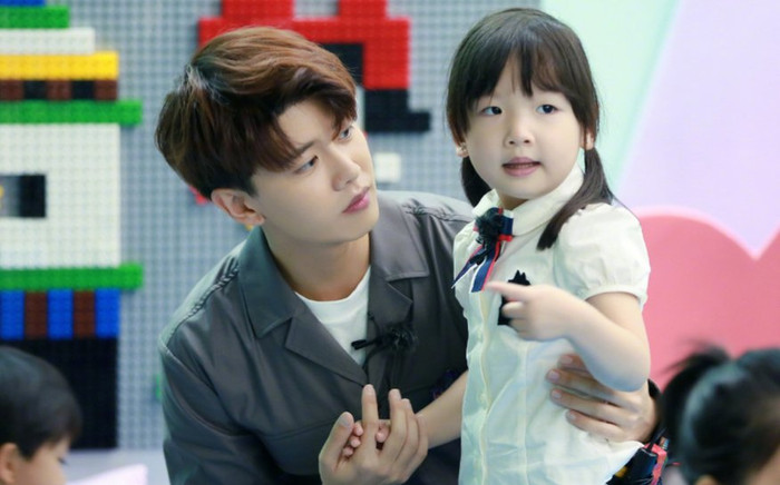 Nhậm Gia Luân xảy ra mâu thuẫn với Angelababy vì chuyện tranh giành phiên vị phim mới 'Mộ sắc tâm ước' Ảnh 2