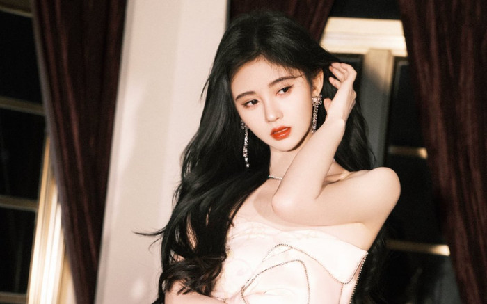 'Mỹ nhân 4000 năm' Cúc Tịnh Y hóa nàng công chúa mong manh hút hồn cả thiên hạ Ảnh 2