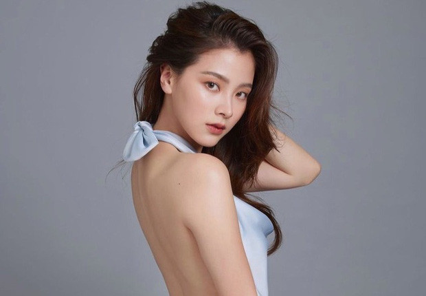 Nhờ việc uống nhiều nước và ăn những thực phẩm giàu dinh dưỡng mà nữ diễn viên có một sức khỏe tốt. Đây là bí quyết giúp cô sở hữu cơ thể khỏe mạnh và một làn da đẹp rạng ngời. 