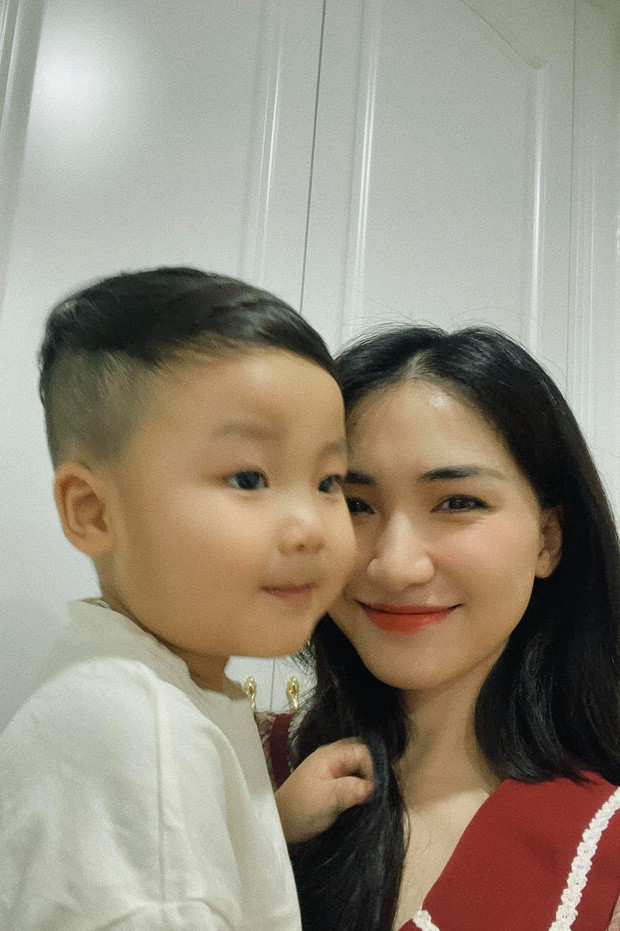 Hoà Minzy đang chờ kết quả test PCR. 