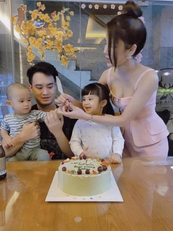 Cặp đôi có với nhau 2 con 'đủ nếp đủ tẻ' sau 3 năm chung sống
