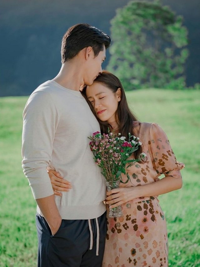 Huyn Bin bị netizen soi gửi xe quà khủng đến phim trường của Son Ye Jin kèm lời mật ngọt? Ảnh 5