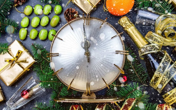 8 truyền thống lạ lùng trong ngày đầu năm mới ở các nước Ảnh 2