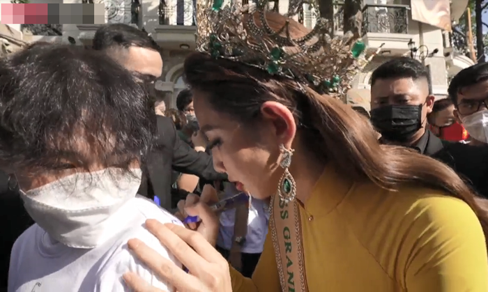 Gặp lại fan Việt - Thùy Tiên bật khóc nức nở: Cảm ơn triệu trái tim đầy thương đầy nhớ Ảnh 2