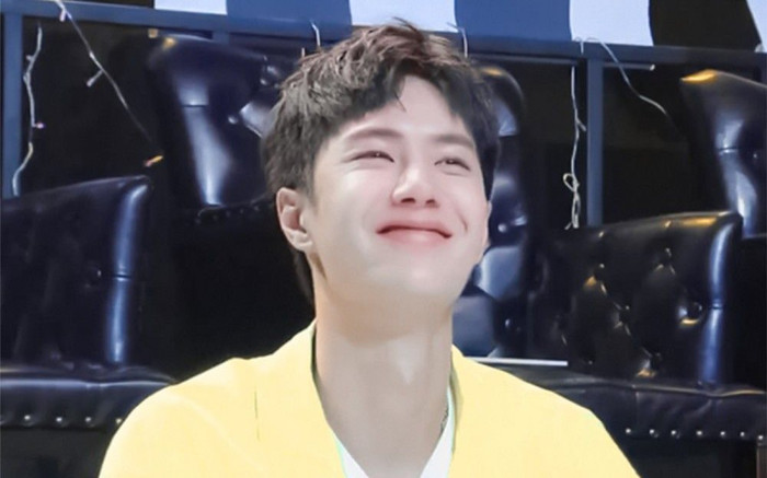 Không còn là 'lạnh lùng boy', Vương Nhất Bác khiến fan cười ngất với màn trêu chọc cameraman Ảnh 2