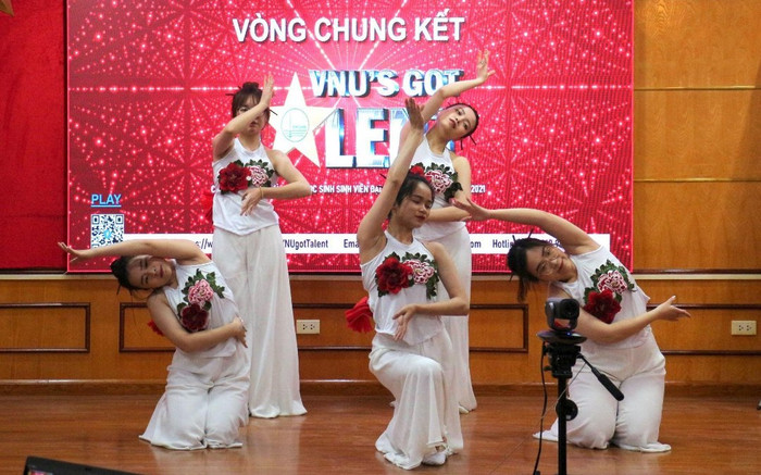 Tài năng sinh viên ĐHQG Hà Nội tỏa sáng tại chung kết 'VNU'S Got Talent 2021' Ảnh 2