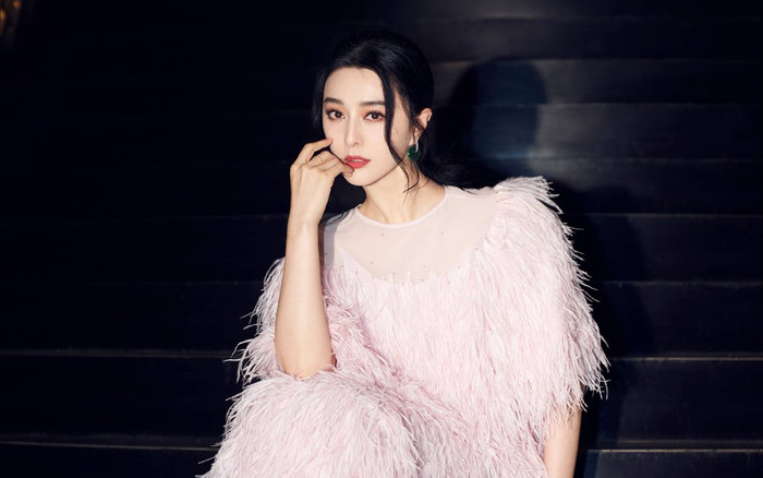 Phạm Băng Băng đẹp nức lòng với đầm lông vũ: Khí chất sang trọng mãi đỉnh! Ảnh 2