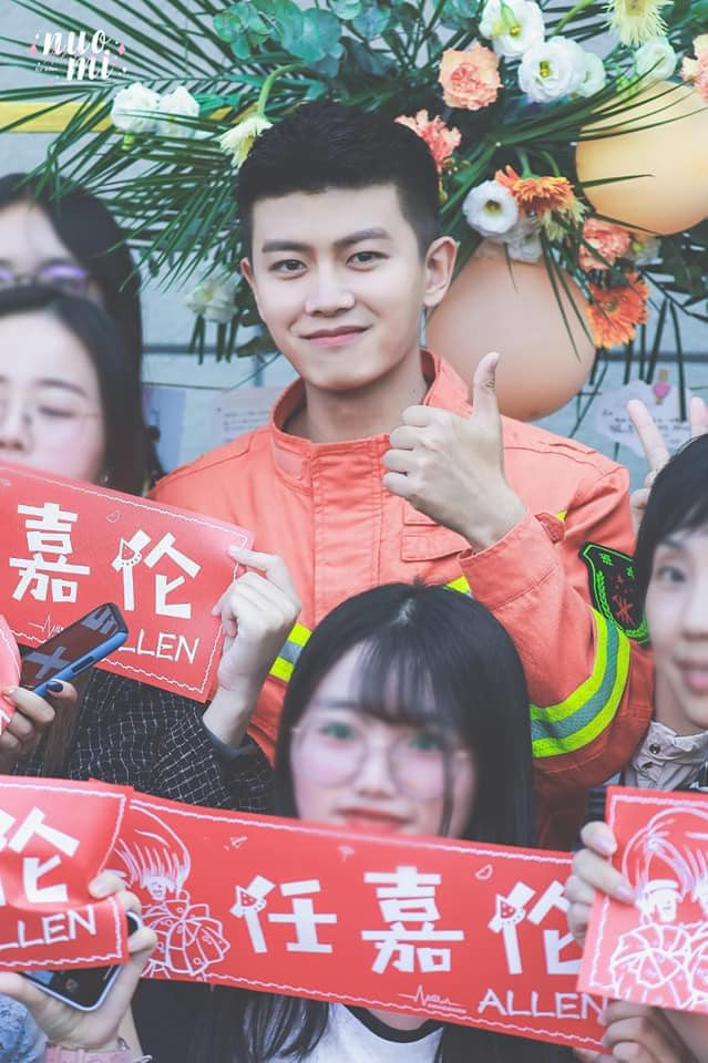 Để có thể diễn được một chàng trai cứng cáp, mạnh mẽ và trách nhiệm thì Nhậm Gia Luân cũng hy sinh tóc của mình.