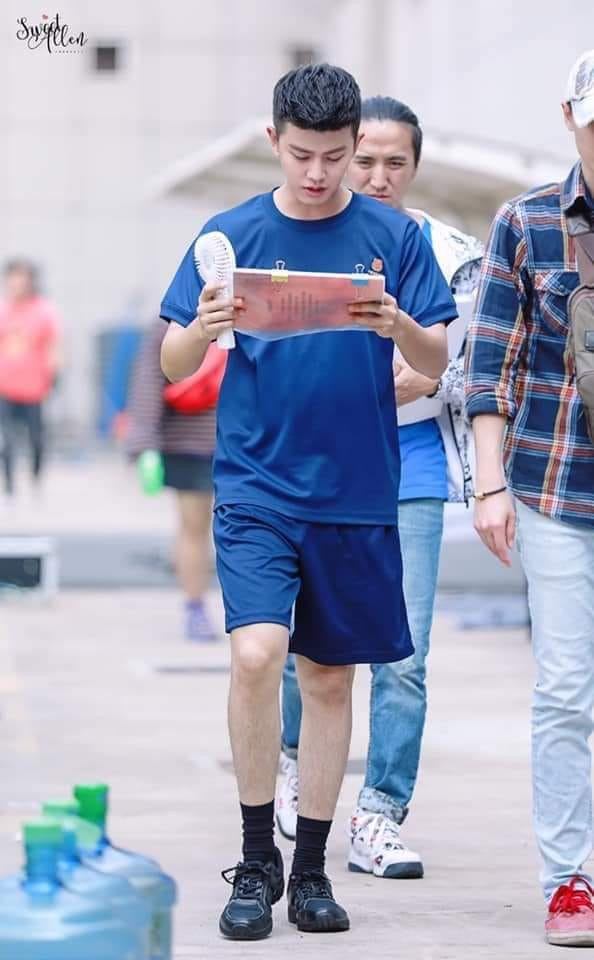 10 mỹ nam Cbiz 'đọ sắc' với kiểu tóc ngắn: Dương Dương, Nhất Bác 'nhân đôi' vẫn bị nam thần này vượt mặt Ảnh 22