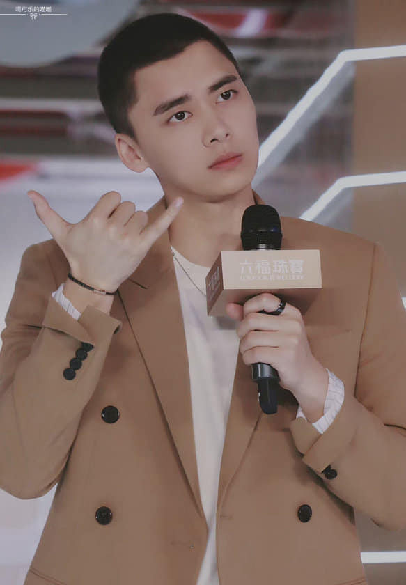 10 mỹ nam Cbiz 'đọ sắc' với kiểu tóc ngắn: Dương Dương, Nhất Bác 'nhân đôi' vẫn bị nam thần này vượt mặt Ảnh 32