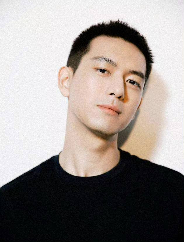 10 mỹ nam Cbiz 'đọ sắc' với kiểu tóc ngắn: Dương Dương, Nhất Bác 'nhân đôi' vẫn bị nam thần này vượt mặt Ảnh 17