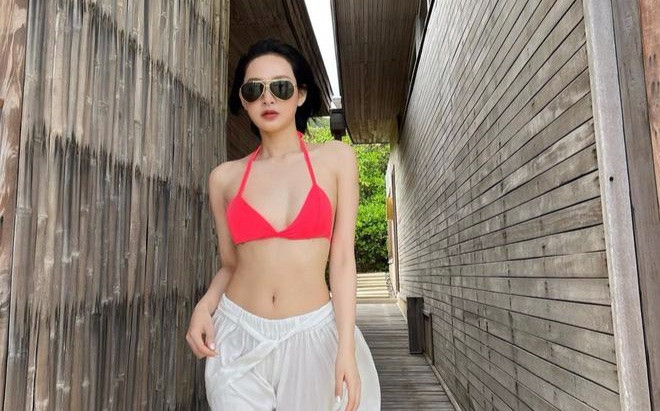 Diện đồ tắm bỏng mắt, Hiền Hồ vô tình để lộ 'núi đôi' bên trồi bên sụp Ảnh 2