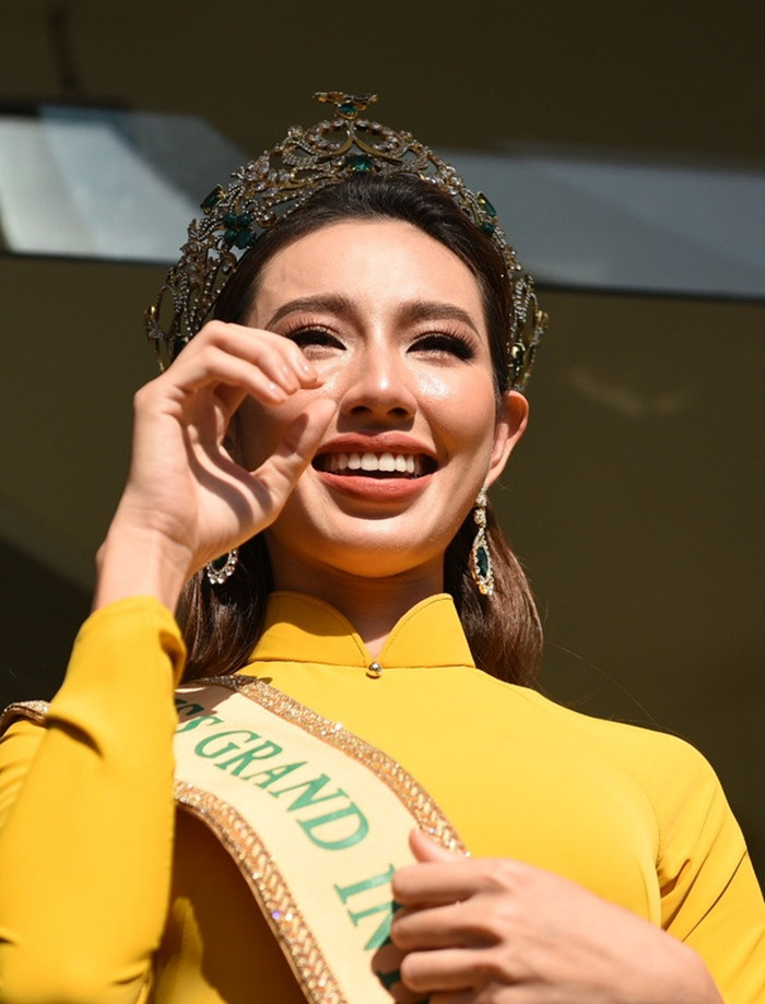 Thùy Tiên xúc động trước tình cảm của người hâm mộ dành cho mình.