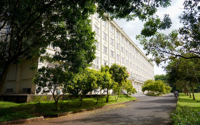 Cách TP.HCM 80km, có một trường đại học kiến trúc đẹp mê mẩn, khuôn viên phủ ngập sắc xanh Ảnh 2