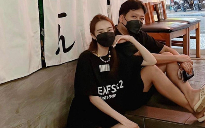 Nhã Phương tạo dáng tình tứ bên ông xã nhưng một điểm 'huyền thoại' của Trường Giang mới chiếm spotlight Ảnh 2