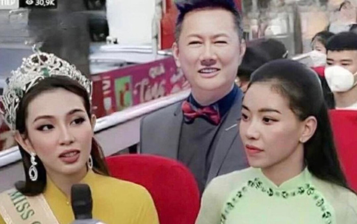 Xuất hiện hình ảnh Chủ tịch Miss Grand bí mật về Việt Nam diễu hành chung với Thùy Tiên? Ảnh 2