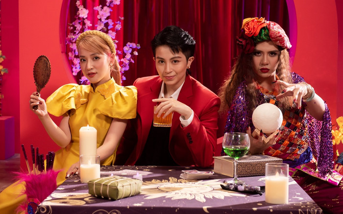 Duy Khánh hoá thân 'thầy bói', biến hình cùng Puka, Gil Lê với bộ ảnh đầu đầu năm Ảnh 2