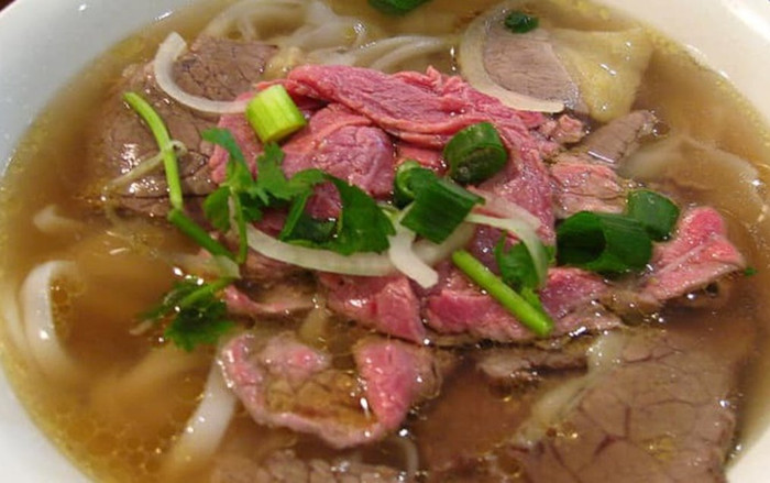 Khách Mỹ chê 'lười, tởm' khi thấy thịt chưa chín, tiệm phở Việt phải lên tiếng giải thích về món phở tái Ảnh 2