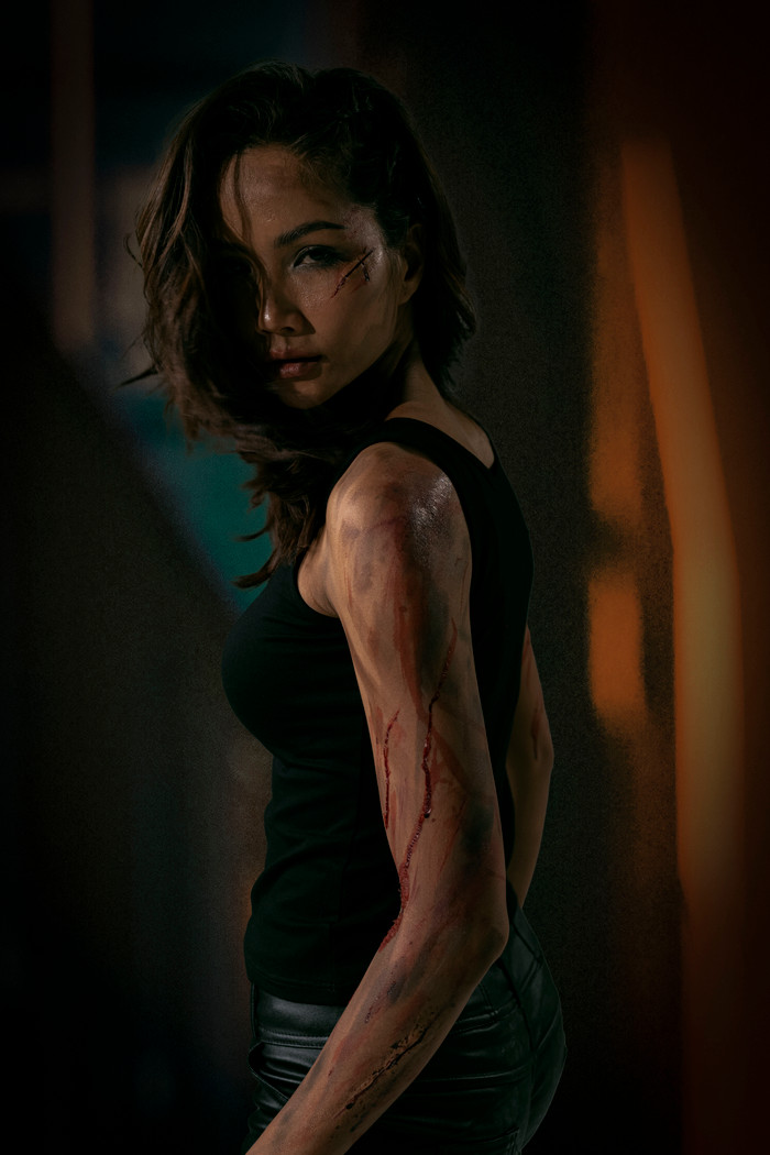 Choáng với tạo hình 'đả nữ' dữ dội của H'Hen Niê ở phim mới: 'Chưa thấy Hoa hậu nào ăn cơm nhiều như tôi' Ảnh 2