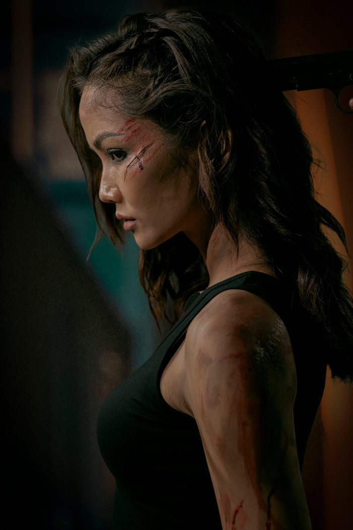 Choáng với tạo hình 'đả nữ' dữ dội của H'Hen Niê ở phim mới: 'Chưa thấy Hoa hậu nào ăn cơm nhiều như tôi' Ảnh 6