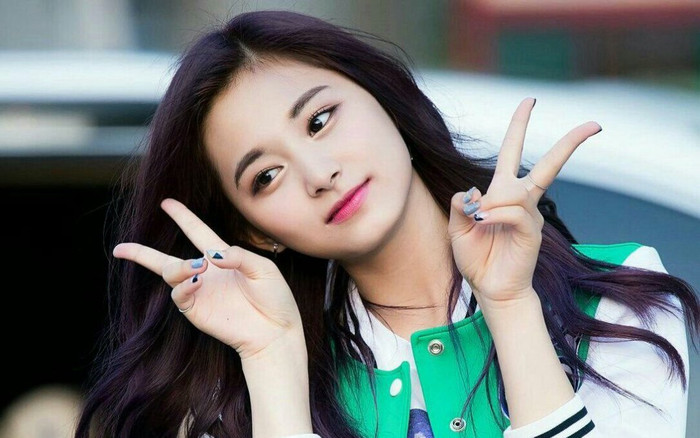 Lisa, Tử Du 'đá' tượng đài nhan sắc Song Hye Kyo khỏi bảng xếp hạng sắc đẹp Ảnh 2