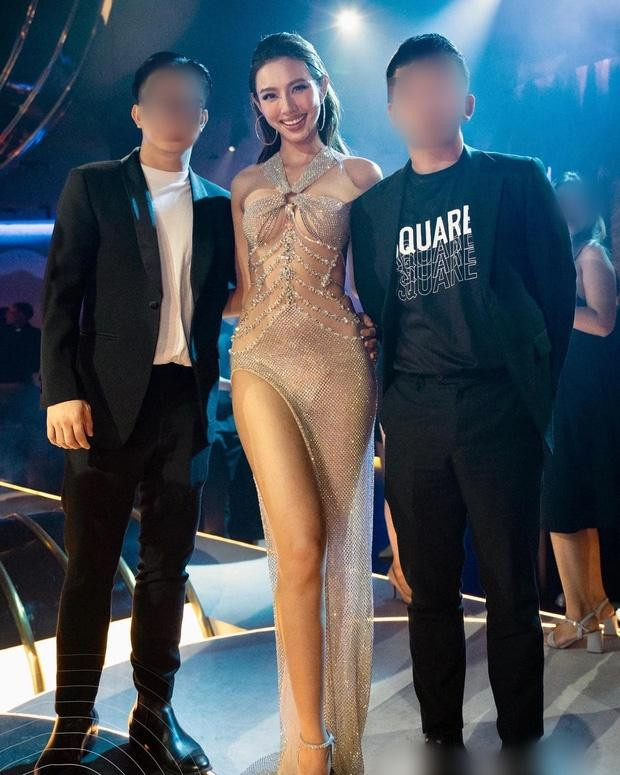 Một điểm trừ nhỏ xíu nhưng công nhận, dù sao Thùy Tiên vẫn rất đẹp, quyến rũ vô cùng. 