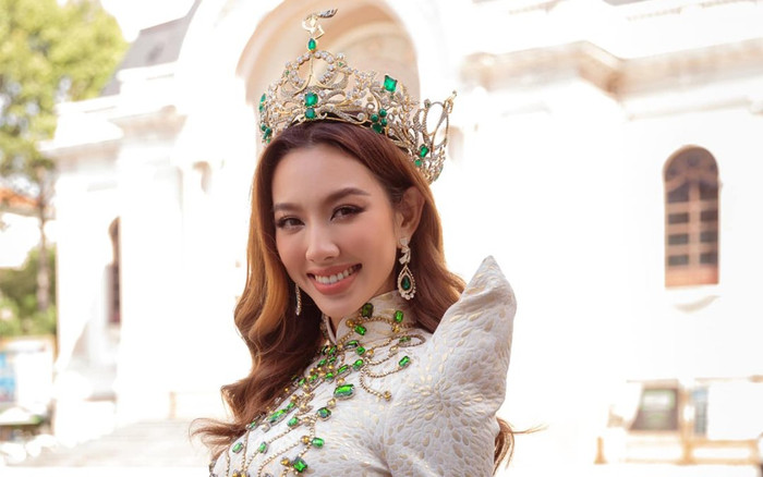 Thùy Tiên mặc áo dài lấy cảm hứng từ vương miện, diện kiến Sở Văn Hoá và Thể Thao TP.HCM Ảnh 2