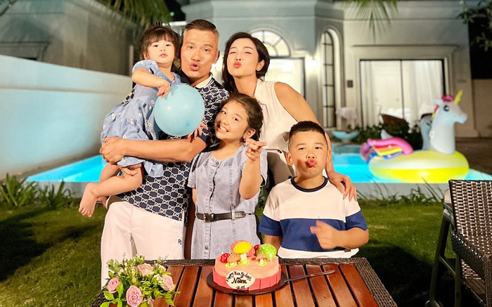 Con gái út Jennifer Phạm tròn 2 tuổi, nhan sắc nhóc tỳ xinh ngỡ ngàng Ảnh 2