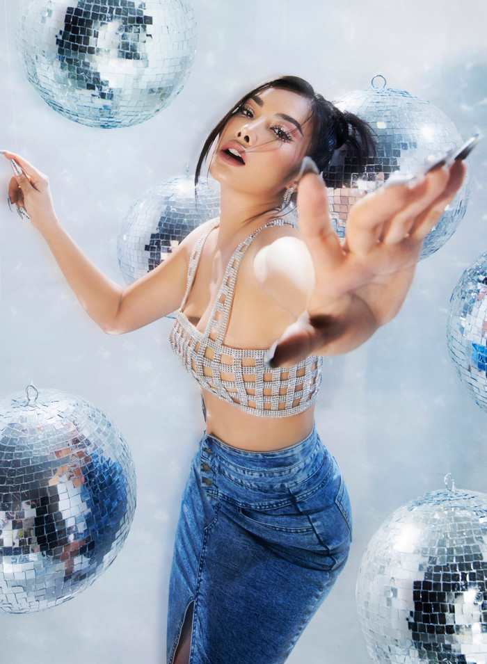 Yaya Trương Nhi xinh đẹp tựa nữ hoàng denim lấp lánh