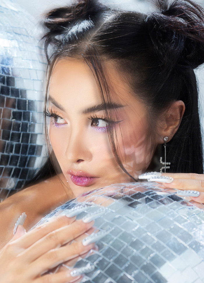 Hack dáng với style phóng khoáng những năm 2000 cùng Yaya Trương Nhi Ảnh 13