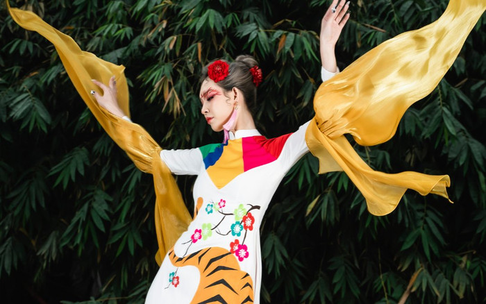 Độc đáo hình ảnh Chúa sơn lâm trên áo dài Tết Nhâm Dần Ảnh 2