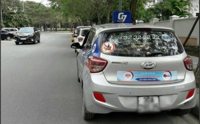 Hà Nội: Tài xế taxi bị khách rút dao cứa cổ giữa đêm khuya Ảnh 2