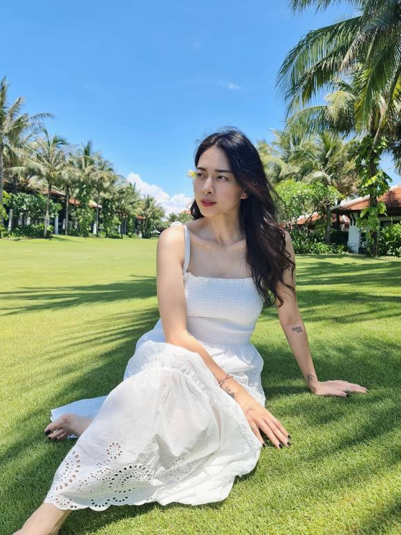 Ngô Thanh Vân và Huy Trần đã cùng gia đình đi biển nghỉ dưỡng.