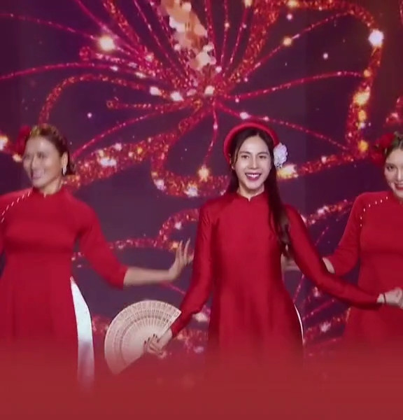 Xuất hiện clip Thủy Tiên múa quạt trên sân khấu, sẽ tái xuất đúng dịp Tết hậu ồn ào từ thiện? Ảnh 5