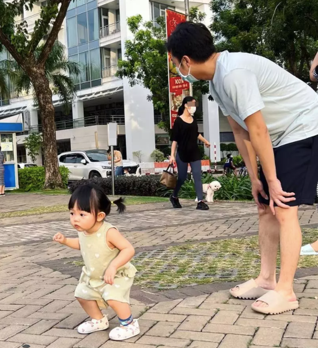 Cường Đô La dành thời gian đưa con gái đi chơi vào dịp cuối tuần.