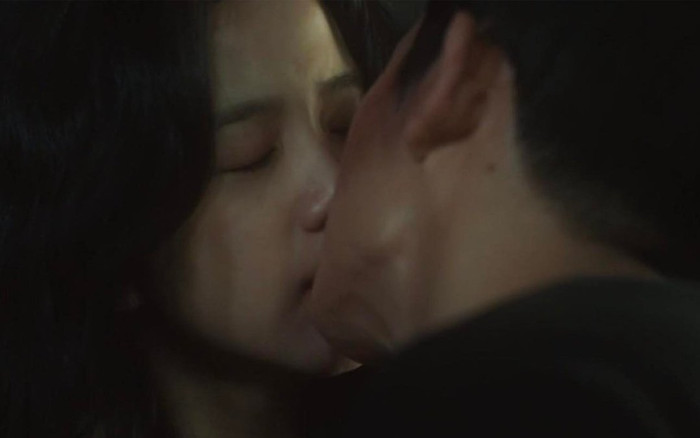 Nụ hôn ngọt ngào giữa Jung Hae In và Jisoo (BLACKPINK) giúp rating phim 'Snowdrop' tăng đáng kể Ảnh 2