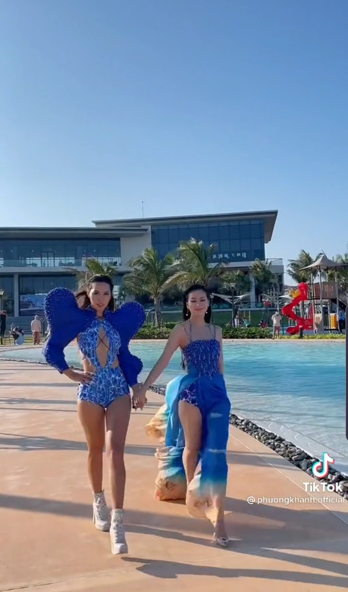 Người đẹp có màn trình diễn đôi cùng với siêu mẫu Hà Anh, khiến fan nhan sắc một phen thích thú. 