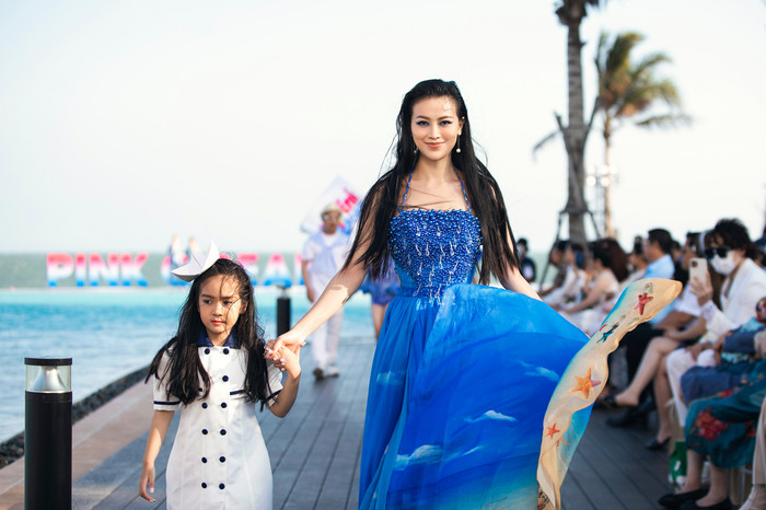 Phương Khánh hiện là một trong những Hoa hậu cực kỳ đắt show sự kiện, thời trang. 
