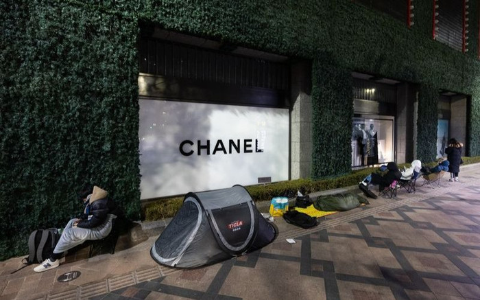 Dân Seoul dựng lều dưới thời tiết âm 13 độ C để mua túi hiệu Ảnh 2