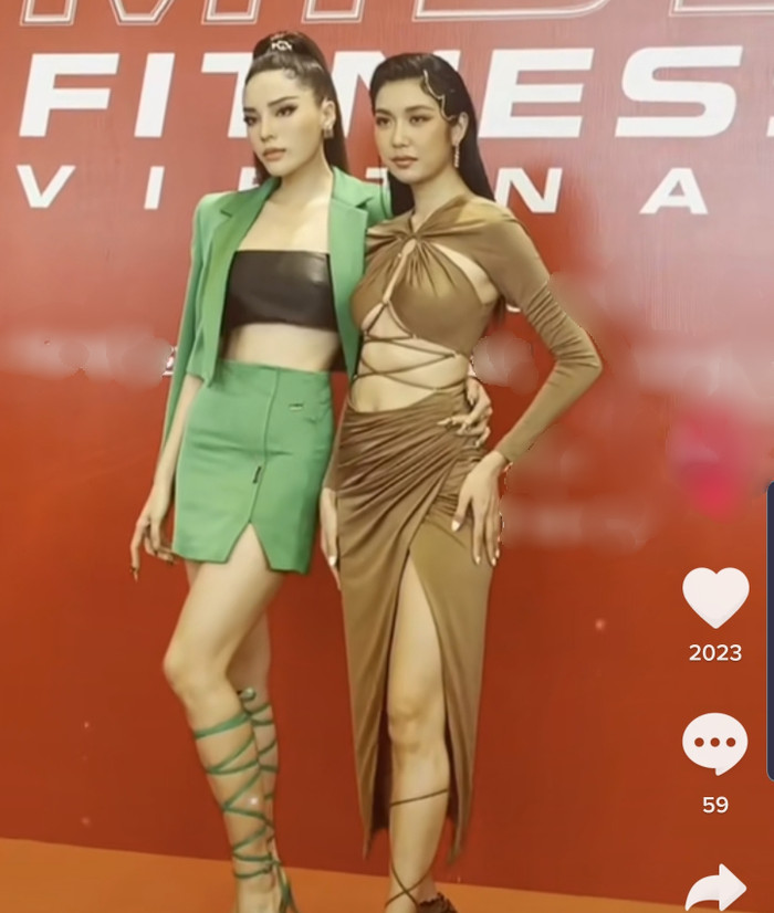 Thúy Vân trông cũng chẳng khác một nữ thần. 