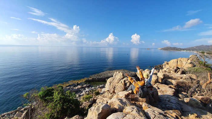 Tới vườn quốc gia Núi Chúa thăm quan, du khách sẽ được chiêm ngưỡng núi non hùng vĩ và những bãi biển cát trắng.