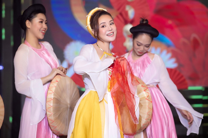 Vy Oanh tái xuất showbiz sau thời gian lui về 'ở ẩn', hé lộ động lực để cố gắng mỗi ngày Ảnh 6