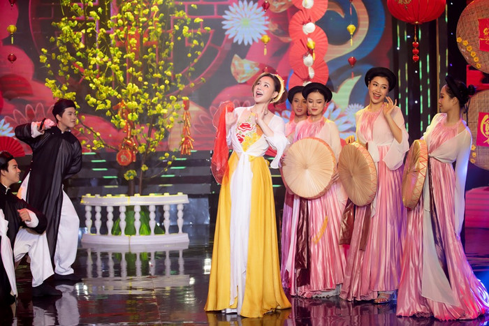 Album Xuân Quê Hương sẽ được phát hành vào lúc 20:00h, ngày 18/1 trên kênh YouTube của Vy Oanh, Nguyễn Phi Hùng.